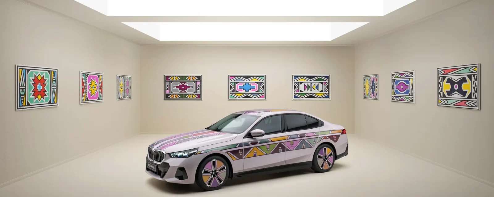 BMW i5 Flow NOSTOKANA dazzles with color-shifting feature
